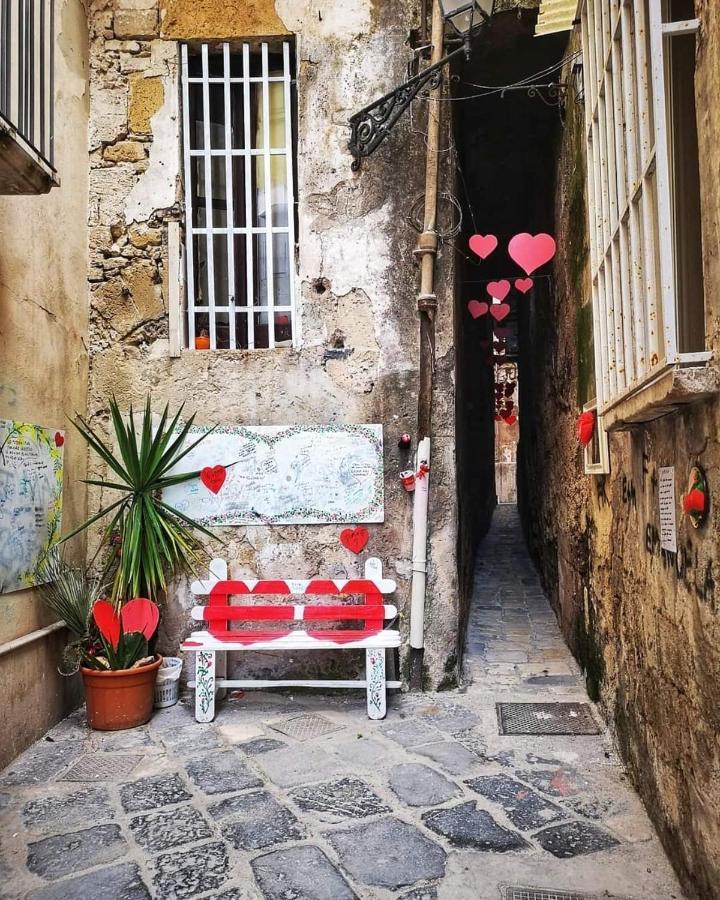 Al Molo Sant'Eligio Hotel Taranto Kültér fotó