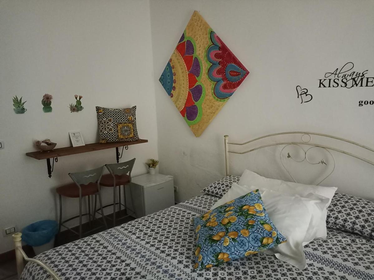 Al Molo Sant'Eligio Hotel Taranto Kültér fotó