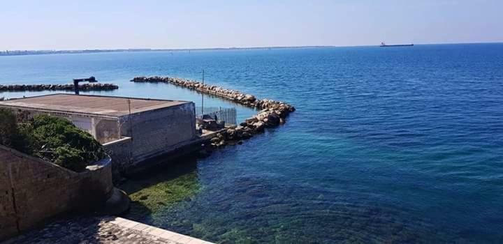 Al Molo Sant'Eligio Hotel Taranto Kültér fotó