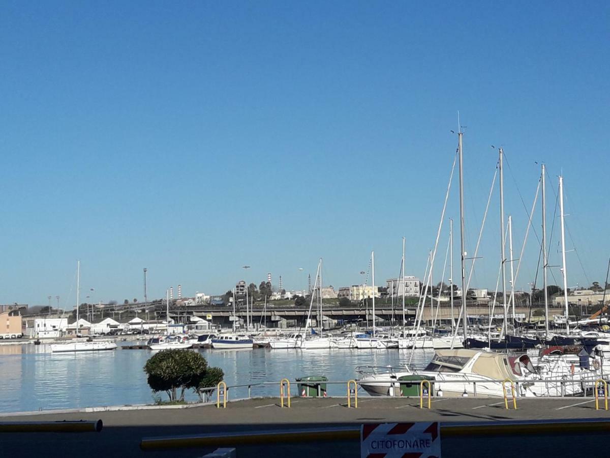 Al Molo Sant'Eligio Hotel Taranto Kültér fotó